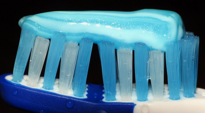 7 Causas de la mala higiene bucal mal aliento