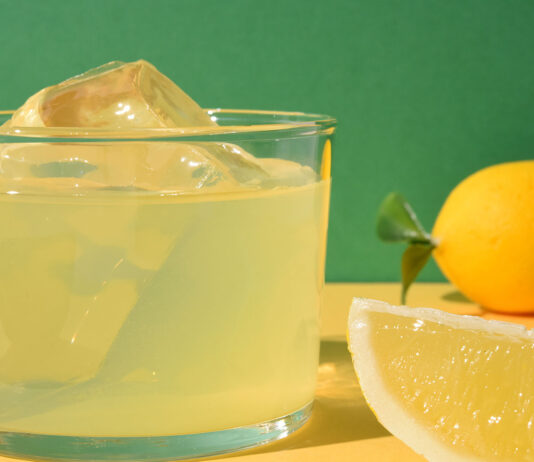 10 beneficios del agua con limón | Vitamina C para el cuerpo beneficios del agua con limon