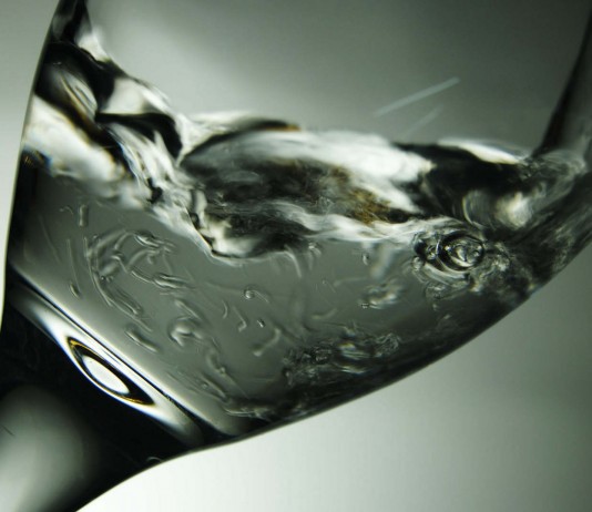 Ideas saludables para que beber agua sea menos aburrido Ideas saludables para que beber agua sea menos aburrido