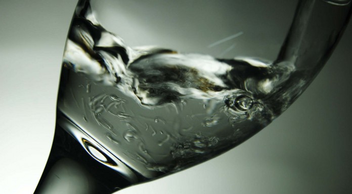 Ideas saludables para que beber agua sea menos aburrido Ideas saludables para que beber agua sea menos aburrido