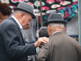 Con buenos amigos vivirás más años Con buenos amigos vivirás más años