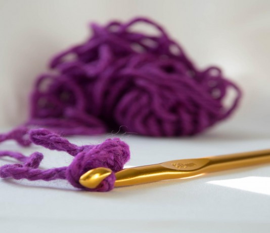 Tejer a mano: Grandes beneficios para tu salud física y emocional beneficios de tejer a mano