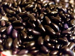 10 beneficios de los frijoles negros | Legumbres que reemplazan la carne 8 razones por las que deberías consumir frijoles negros