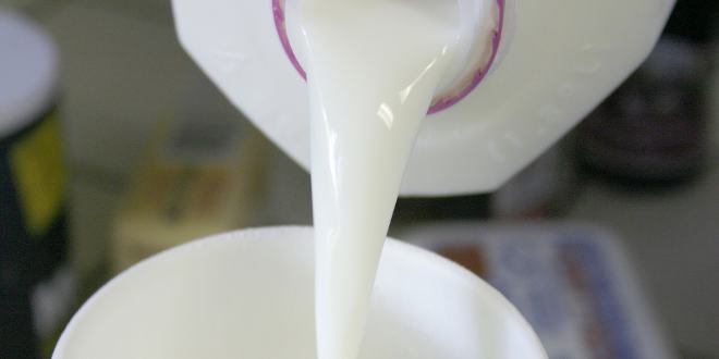 ¿La leche es buena o mala para la salud? 