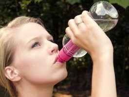Beber sólo cuando se tiene sed podría evitar riesgos para la salud Beber sólo cuando se tiene sed podría evitar riesgos para la salud
