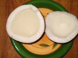 8 beneficios del agua de coco que tal vez no conocías 8 beneficios del agua de coco que tal vez no conocías