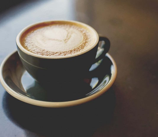 La cafeína por la noche retrasa el reloj circadiano humano La cafeína por la noche retrasa el reloj circadiano humano
