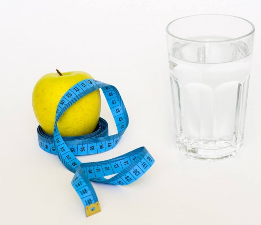 Un vaso de agua antes de cada comida puede ayudar a perder peso Un vaso de agua antes de cada comida puede ayudar a perder peso