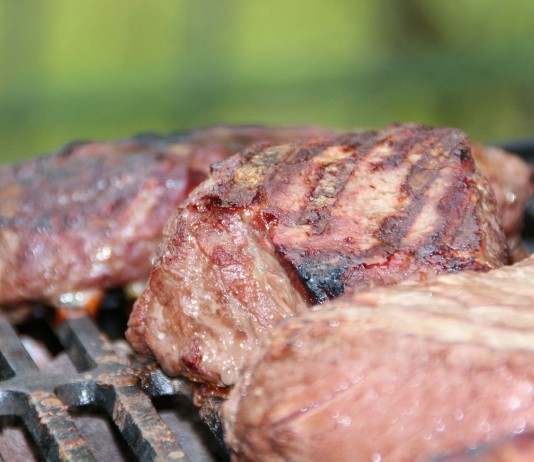 ¿Comer carne aumenta el riesgo de cáncer de colon? Comer carne aumenta el riesgo de cáncer de colon