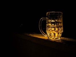 7 síntomas que indican que existe un problema de alcoholismo 7 síntomas que indican que existe un problema de alcoholismo