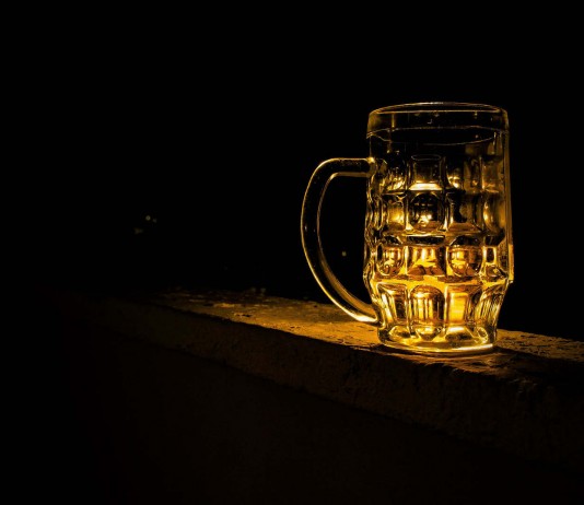 7 síntomas que indican que existe un problema de alcoholismo 7 síntomas que indican que existe un problema de alcoholismo