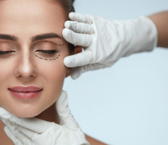 Cómo el teletrabajo ha aumentado los párpados caídos y las bolsas blefaroplastia cirugia de parpados