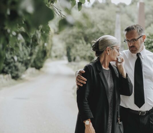 El duelo tras un fallecimiento: etapas y cómo superarlo el duelo tras un fallecimiento