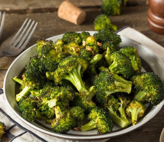 5 beneficios del brócoli | Estandarte de la comida saludable beneficios del brócoli