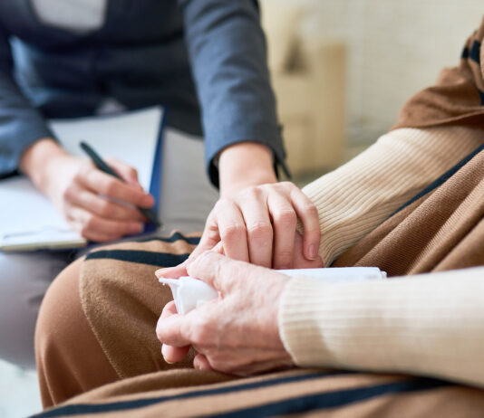 Mejora tu vida interpersonal: descubre cómo la terapia emocional puede ayudarte cómo la terapia emocional puede ayudarte
