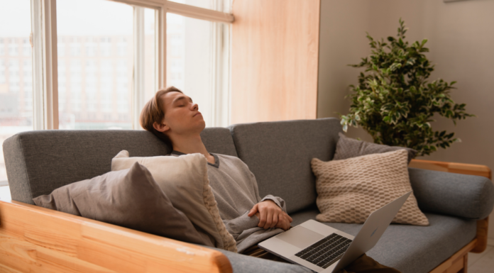 ¿Cómo Ayuda la Melatonina con el Jet Lag y el Trabajo por Turnos? Cómo ayuda la melatonina con el jetlag y el trabajo por turnos